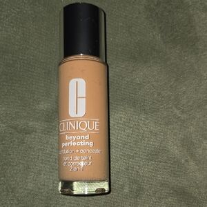 Clinique Beyond Perfecting Foundation + Concealer - Warm Beige